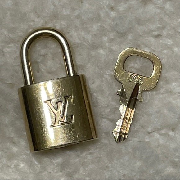 Authentic Louis Vuitton Lock and Key 306 Brass Goldtone - Picture 1 of 7